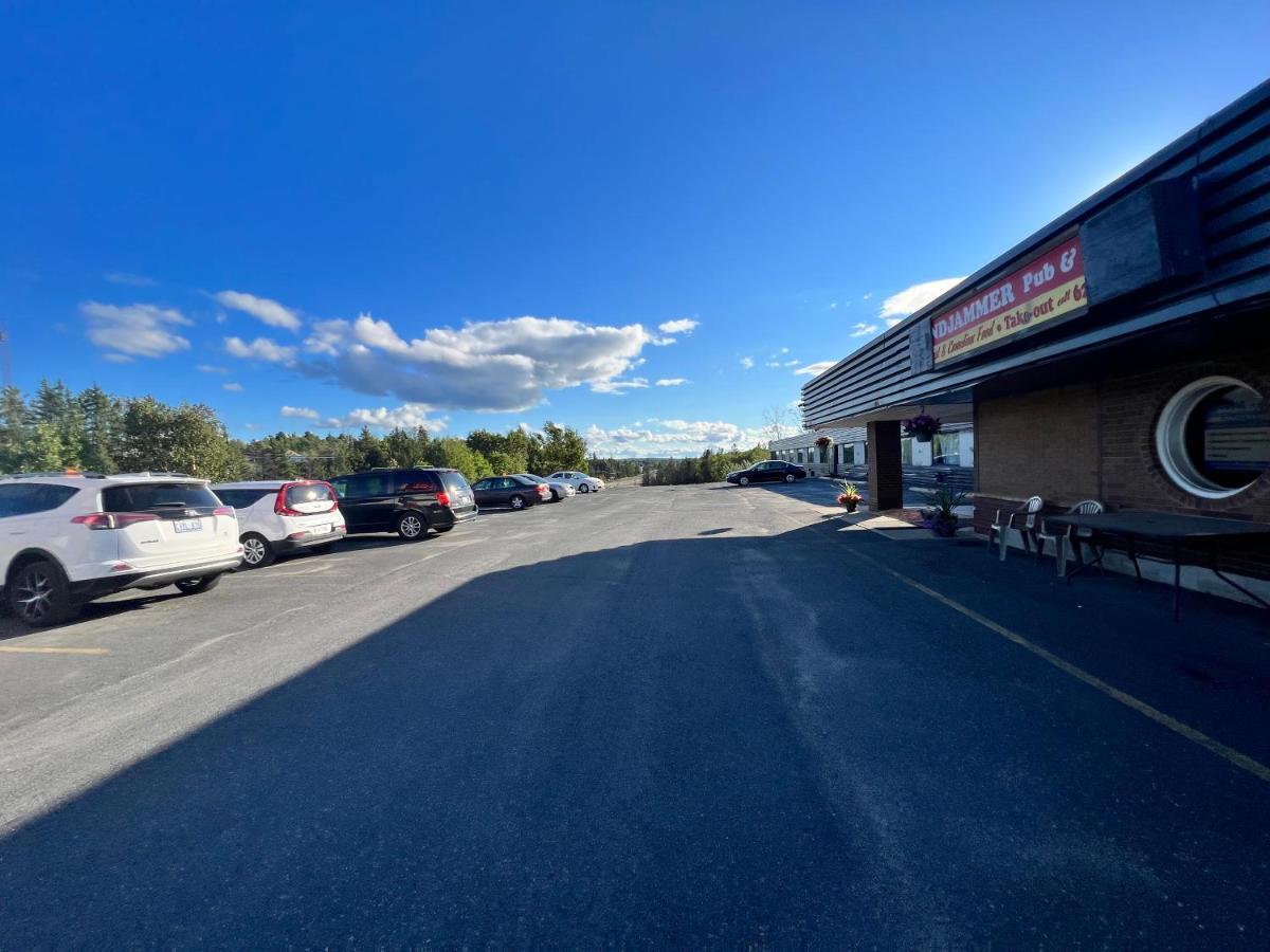 Lively Inn And Suites - Sudbury Naughton Kültér fotó