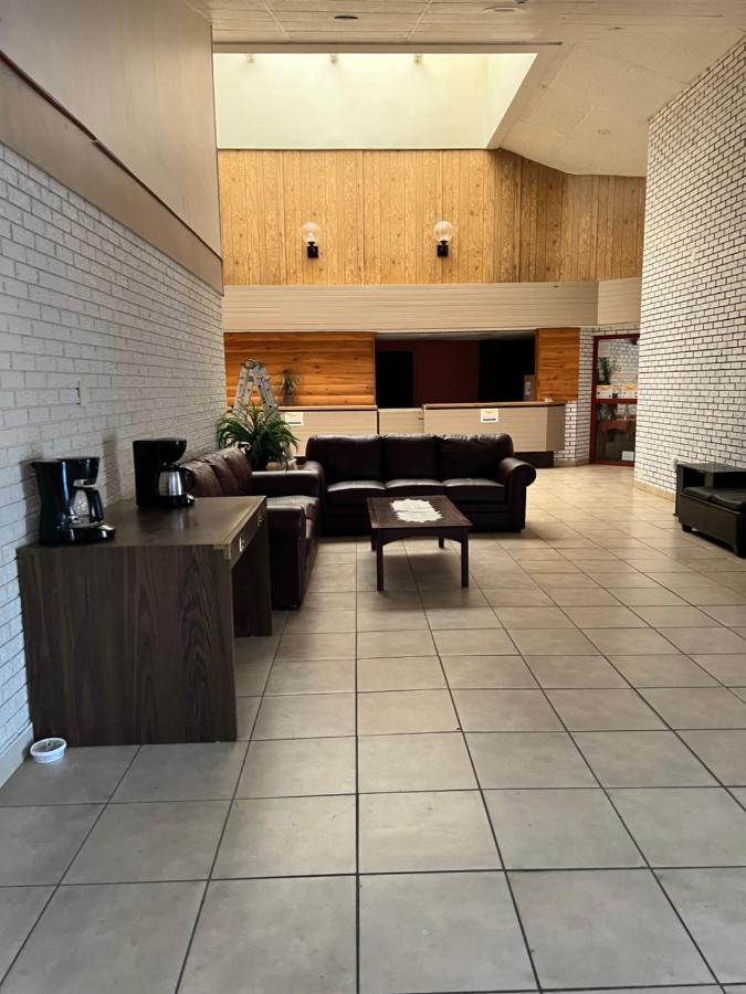 Lively Inn And Suites - Sudbury Naughton Kültér fotó