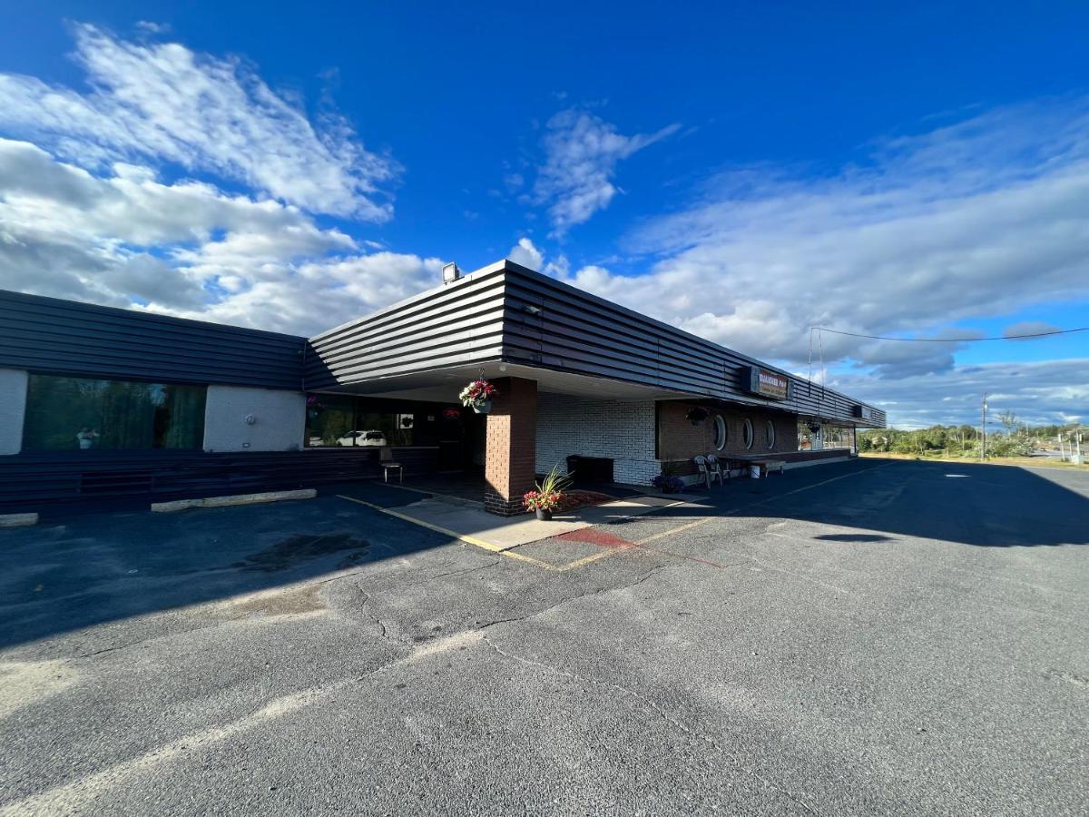 Lively Inn And Suites - Sudbury Naughton Kültér fotó
