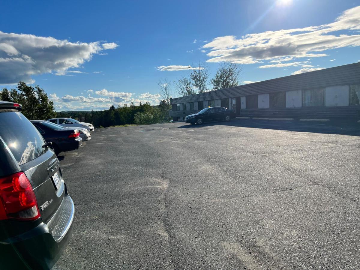 Lively Inn And Suites - Sudbury Naughton Kültér fotó