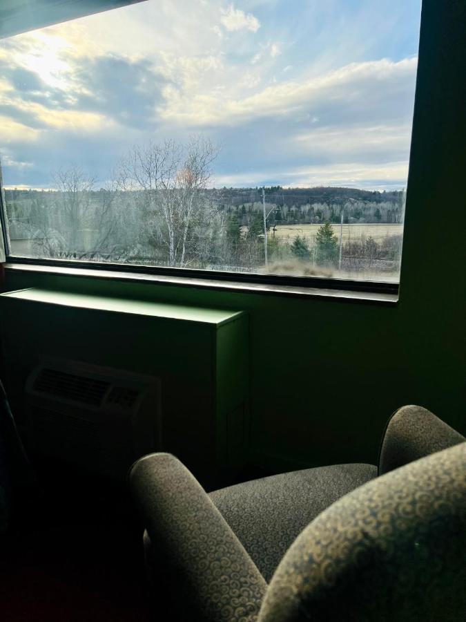 Lively Inn And Suites - Sudbury Naughton Kültér fotó