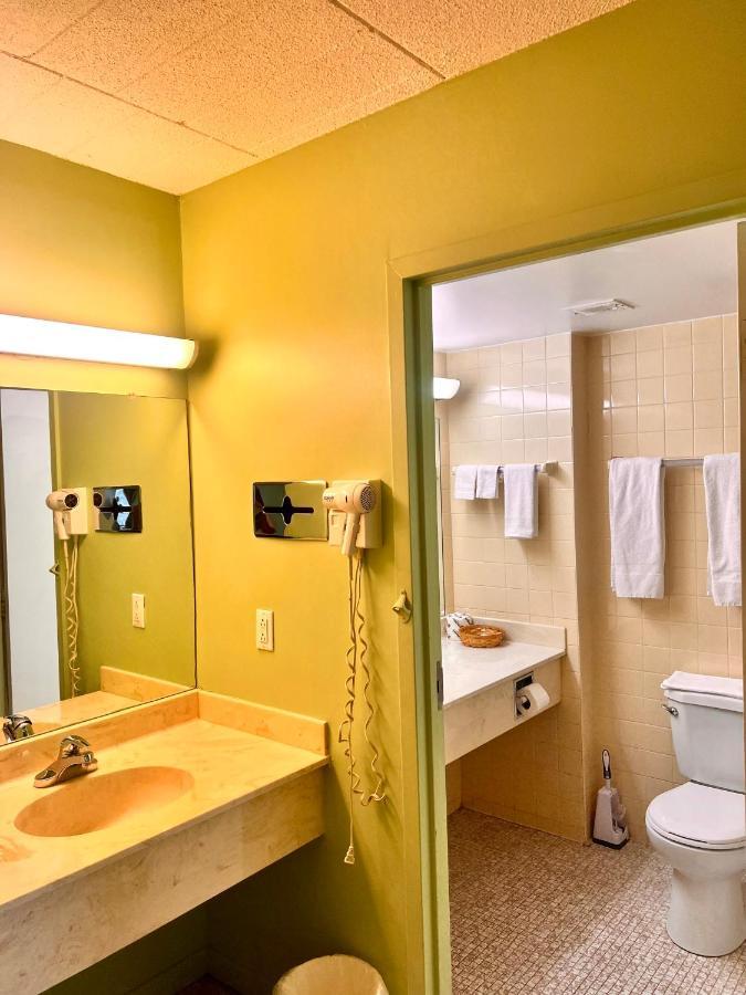 Lively Inn And Suites - Sudbury Naughton Kültér fotó