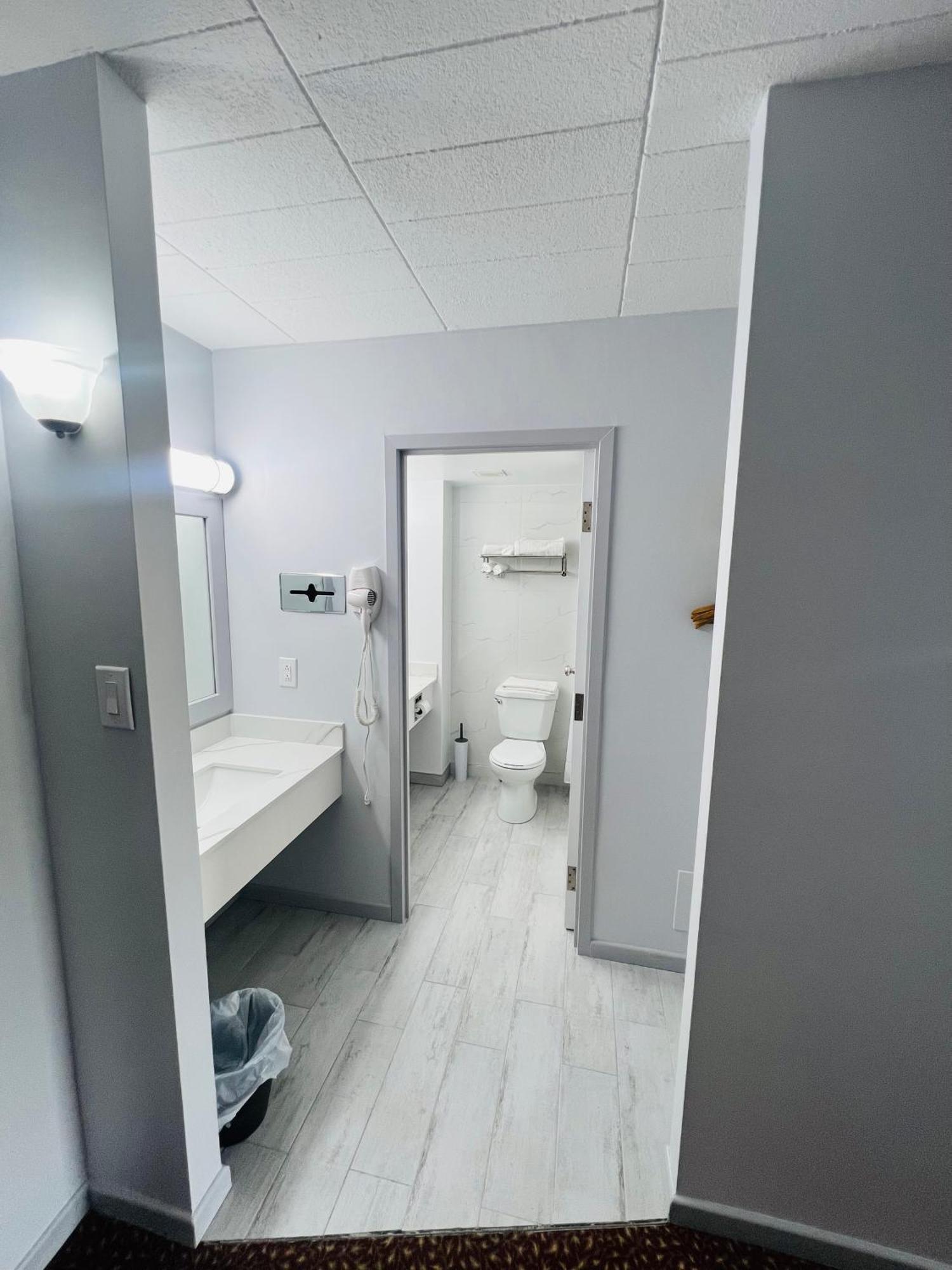 Lively Inn And Suites - Sudbury Naughton Kültér fotó